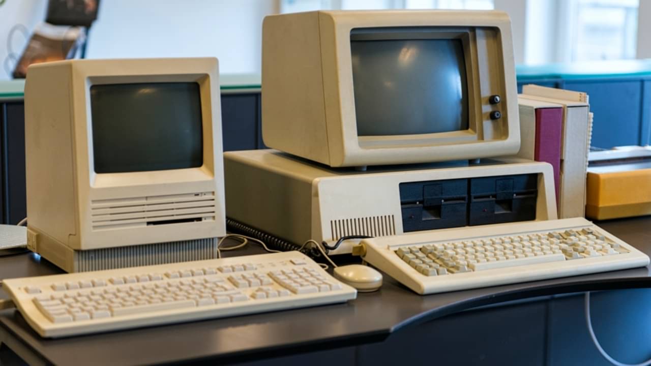 Computadores antigos - mikkelwilliam/ istockphoto.com
