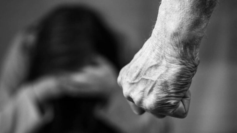 Conceito de violência doméstica - Paul Gorvett/ istockphoto.com