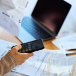 Contas, dívidas, calculadora - skynesher/istockphoto.com