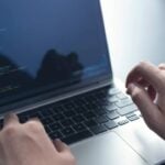Desenvolvimento de software digital, código PHP - TippaPatt/ shutterstock.com