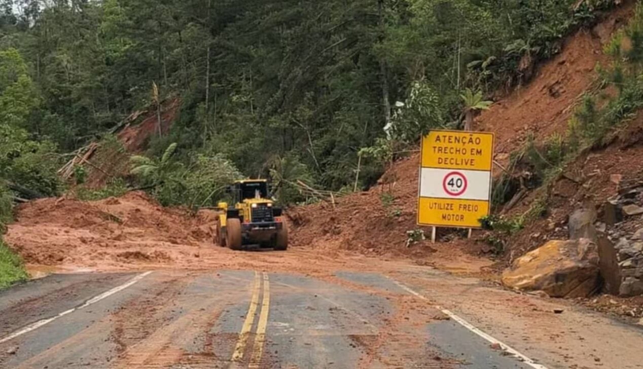 Deslizamentos foram registrados em diversas estradas no estado - DER-PR