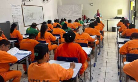 Detentas durante provas do Encceja - Agepen/Divulgação
