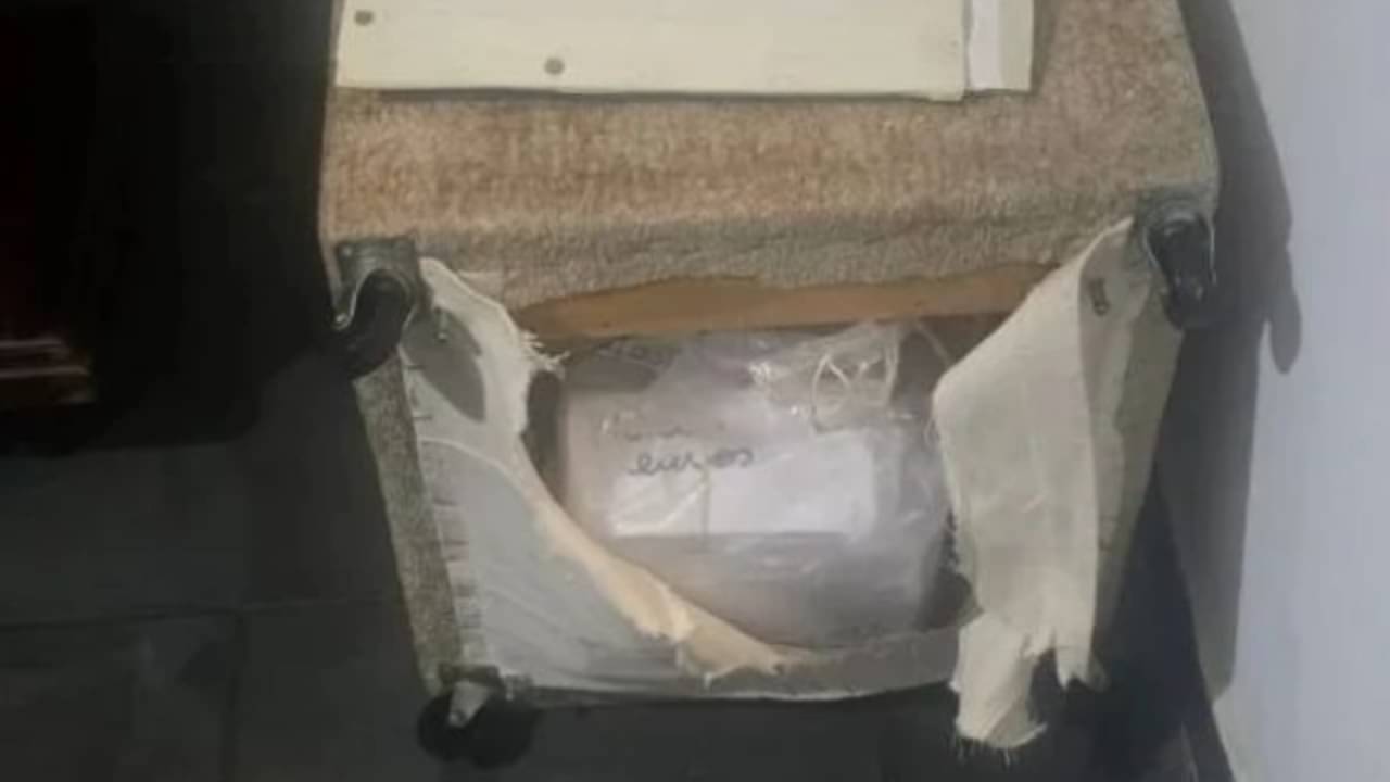 dinheiro escondido em pufe - Reprodução/Polícia Civil