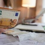 Dinheiro, euro, contas - Lazy_Bear/shutterstock.com