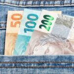 DInheiro, Real, notas de 50, 100 e 200 - Janusz Pienkowski / shutterstock.com