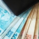 Dinheiro, Real, notas de cinquenta e cem reais - IltonRogerio/ istockphoto.com