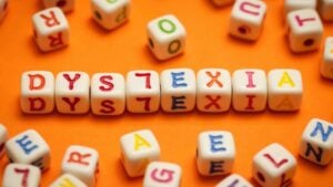 Dislexia, letras invertidas - CraigRJD/ istockphoto.com