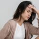 Dor de cabeça - FOTO Eak - shutterstock.com