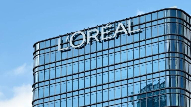 Edifício da corporação L'Oréal - Robert Way/shutterstock.com