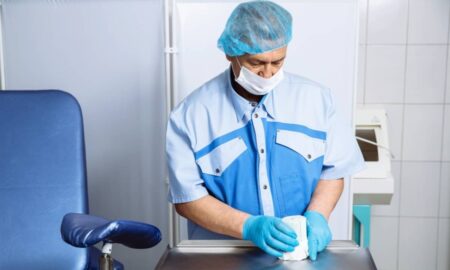 Enfermeiro, copeiro hospitalar - Romanno/ istockphoto.com
