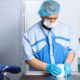 Enfermeiro, copeiro hospitalar - Romanno/ istockphoto.com