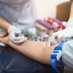 Exame de sangue, enfermeira - Kenstocker/istockphoto.com