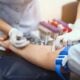 Exame de sangue, enfermeira - Kenstocker/istockphoto.com