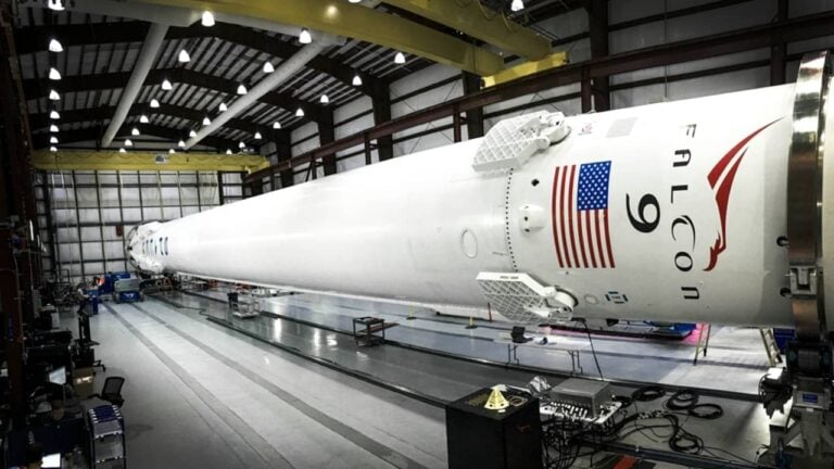 Falcon 9 - Rawpixel.com / Shutterstock.com
