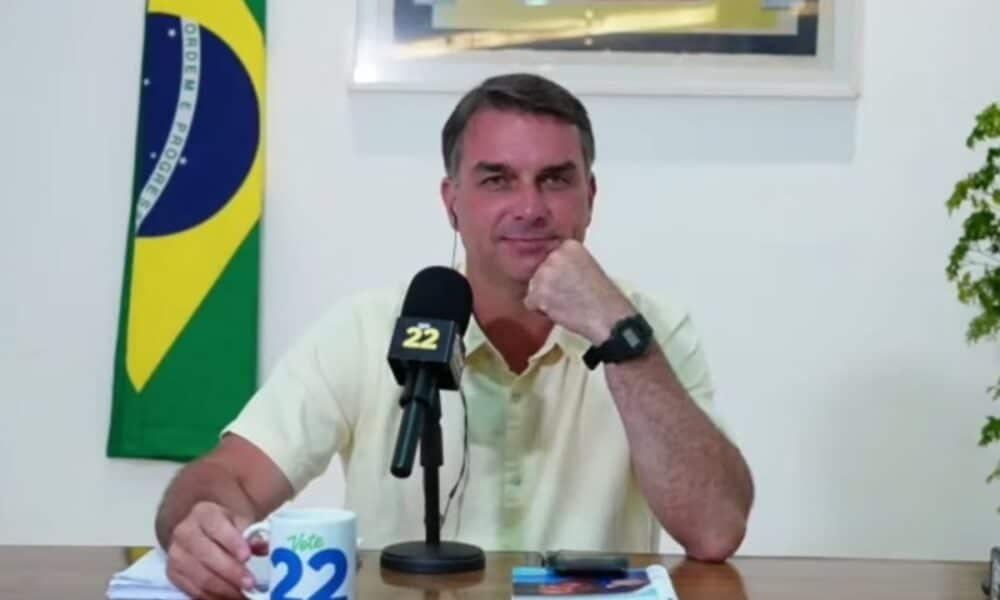 Flávio Bolsonaro seeks presidency with ballot number 22 as election tallies begin