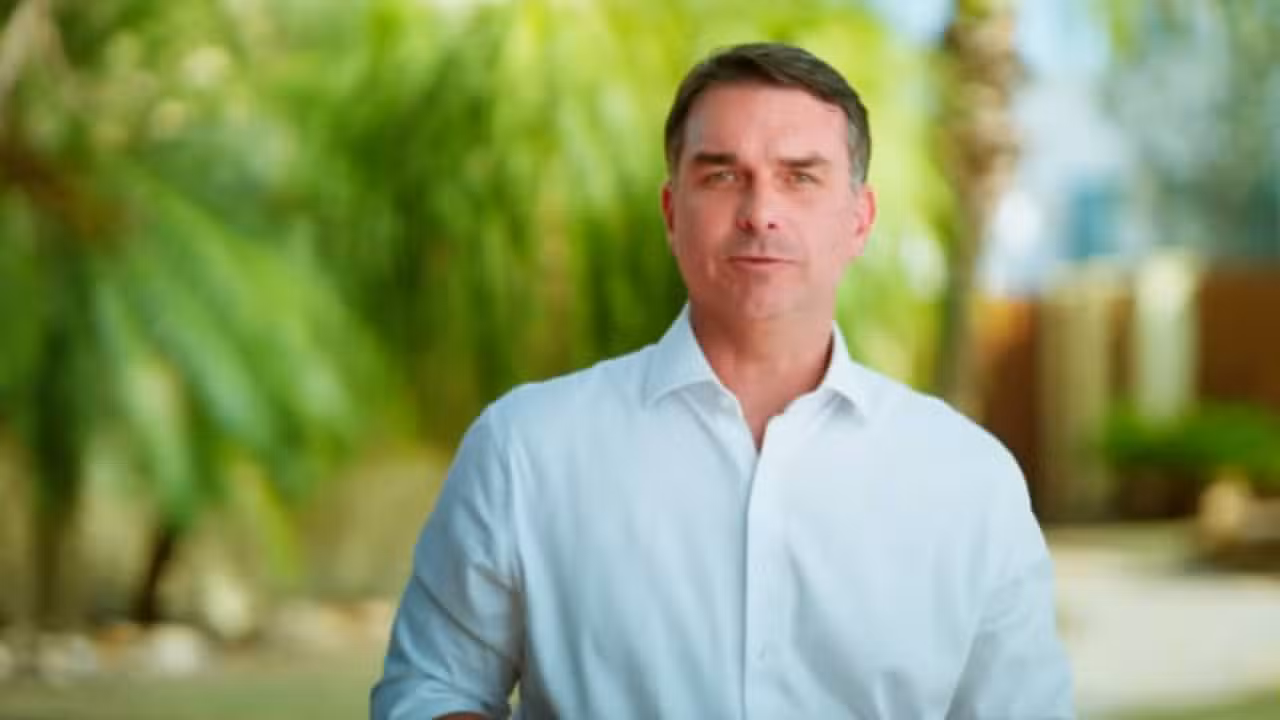 Flávio Bolsonaro - Reprodução/YouTube