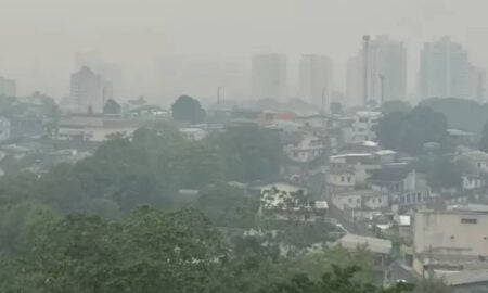 Fumaça cobre cidade de Manaus (AM) - Reprodução/Redes Sociais/val_amazon