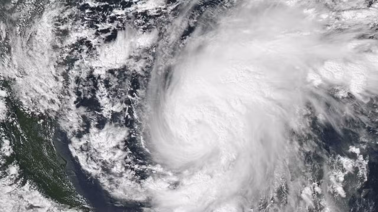 Furacão Isaias na Baía de Campeche - Reprodução / NOAA