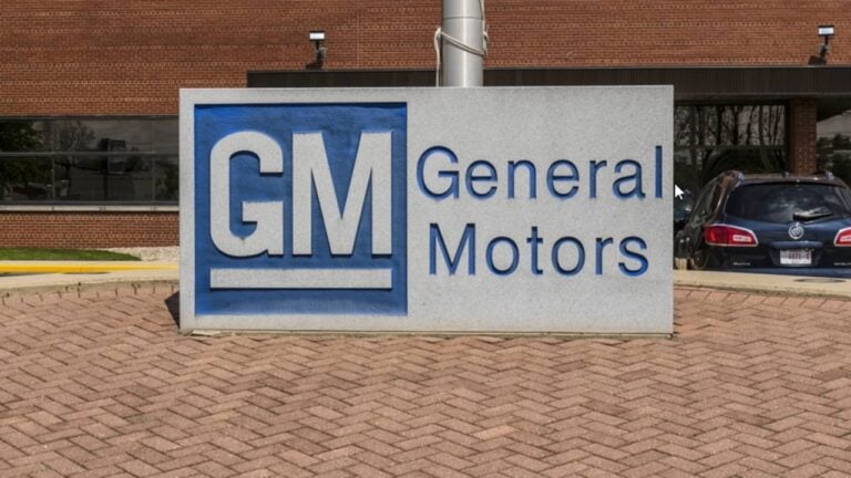 General Motors Logo - Jonathan Weiss / Shutterstock.com