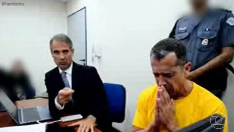 Geraldo Neto faz sinal de oração enquanto seu advogado fala - Reprodução/Fantástico