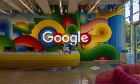 Google - Framalicious / shutterstock.com
