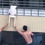 homens ajudam criança pendurada em janela - Reprodução/X/Twitter