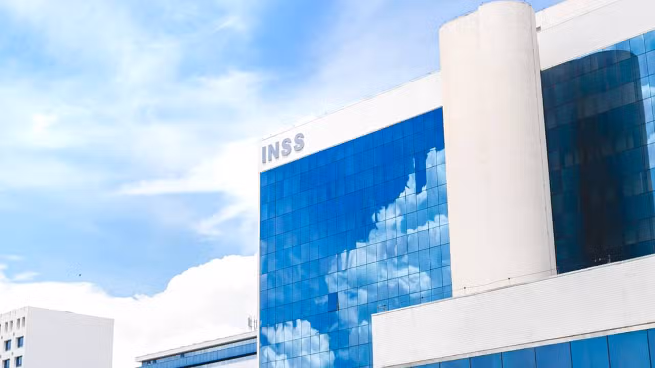 Projeto na Câmara prevê até 8 anos de prisão por desconto no INSS