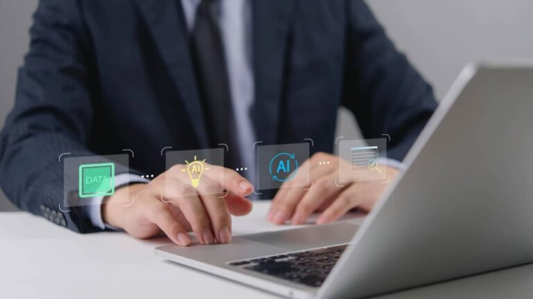 inteligência artificial, notebook - khunkornStudio/shutterstock.com