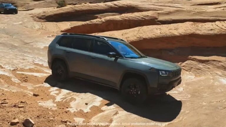 Jeep Cherokee Trailhawk - Reprodução/YouTube