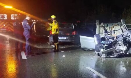 Jovens de 18 anos morrem e dois motoristas ficam feridos em batida entre carros em Blumenau - Reprodução/Corpo de Bombeiros