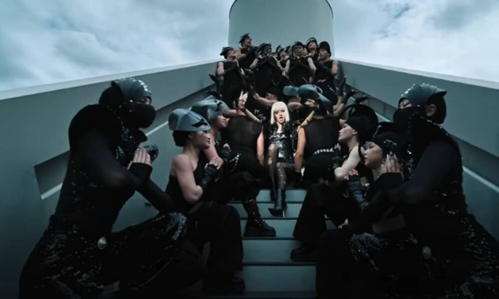LISA estreia single SaWaDiKa e vence categoria pop no VMA 2026