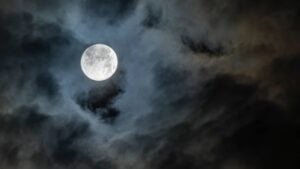 Lua - Jose Luis Vega / shutterstock.com