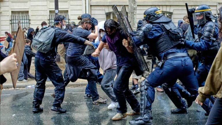 Manifestação na França, Soldados - Adnan Farzat/NurPhoto via Getty Images