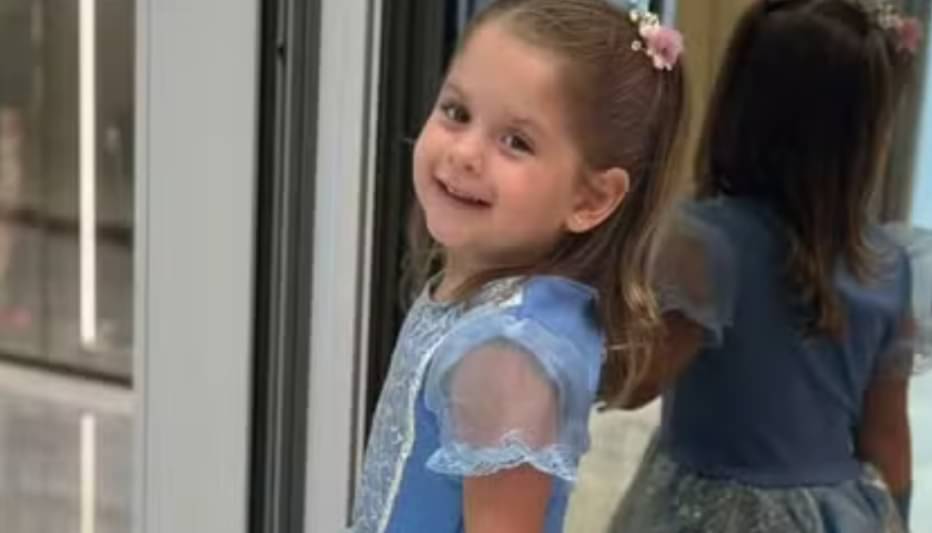 Maria Flor completa 4 anos em Goiânia e ganha bolsa Louis Vuitton de R$ 15,9 mil da madrinha