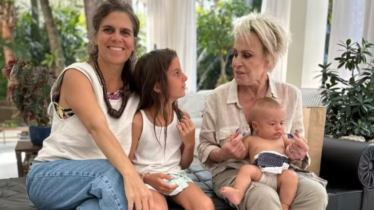 Mariana Maffeis com as filhas Maria e Hima, e a mãe, Ana Maria Braga - Reprodução/Instagram