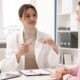 Médica, ginecologista - New Africa / shutterstock.com
