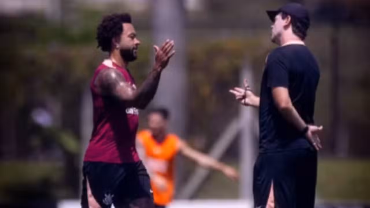 Memphis Depay e técnico Fernando Diniz - Rodrigo Coca/Agência Corinthians