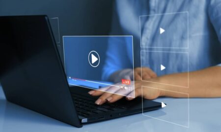 midia player - Miha Creative/Shutterstock.com