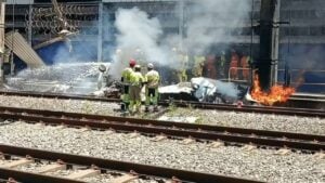 Monomotor pega fogo em linha férrea de estação em Belo Horizonte - TV Globo
