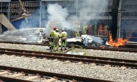 Monomotor pega fogo em linha férrea de estação em Belo Horizonte - TV Globo