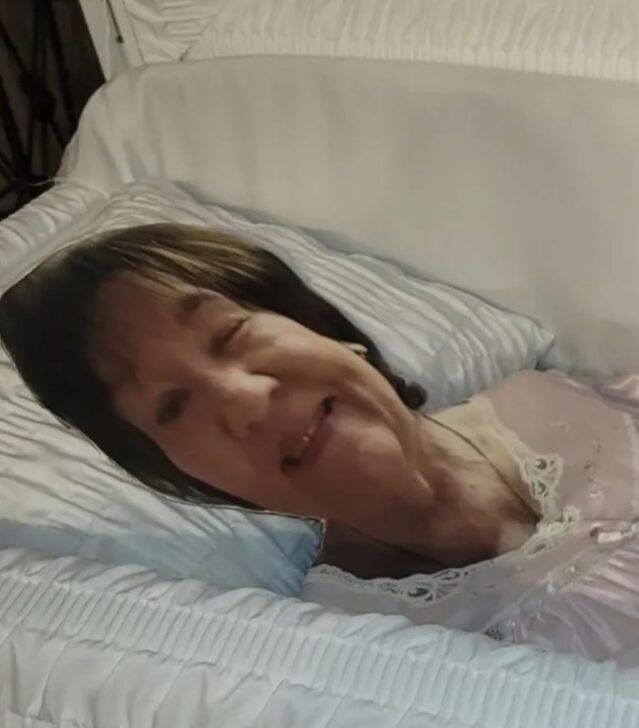 Mulher comemora 80 anos realizando funeral em vida - Reprodução