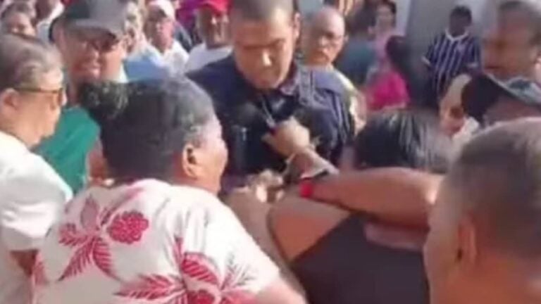 mulher é detida por suspeita de injuria racial - Reprodução