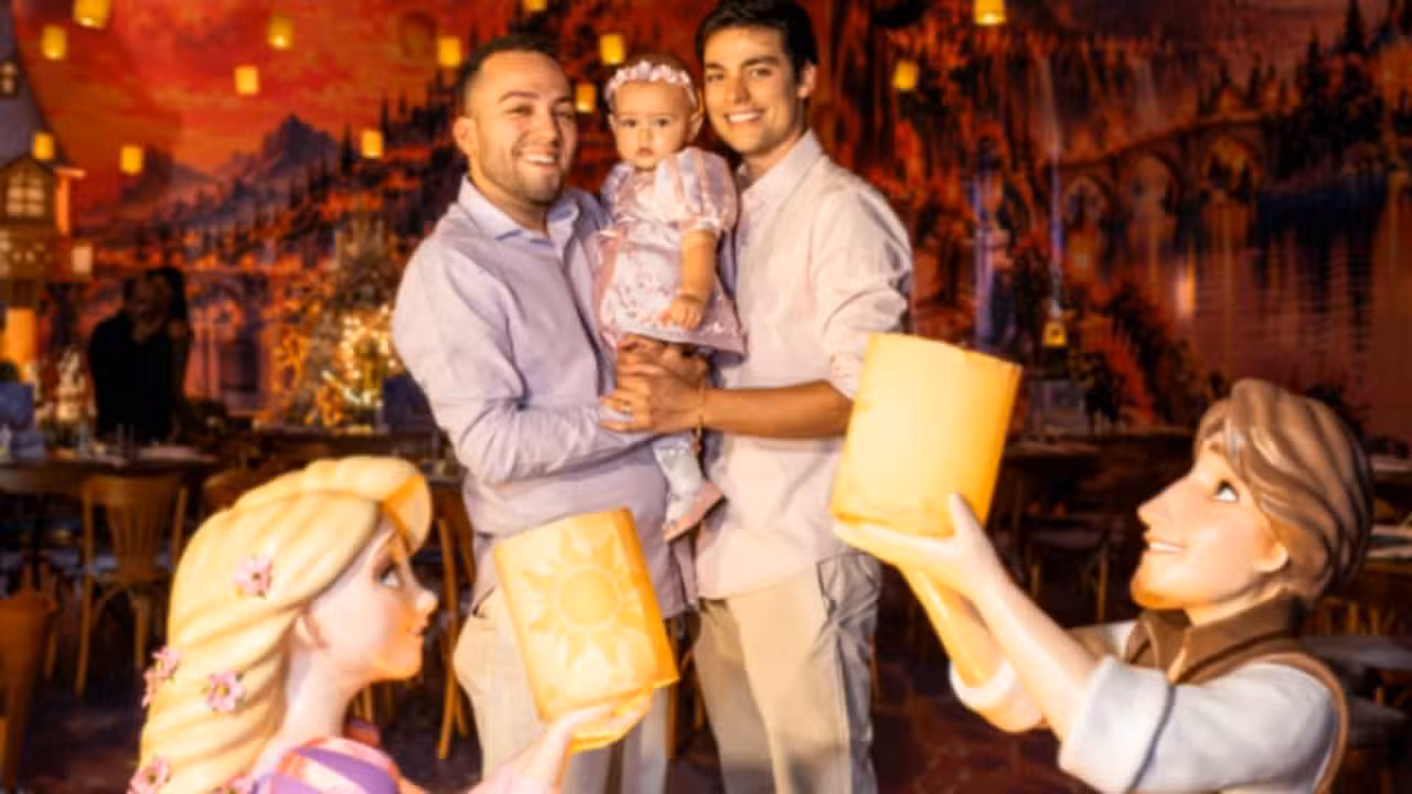 O cenário da festa de aniversário de Mia com a decoração inspirada na Rapunzel - Divulgação/Vinicius Credidio Films