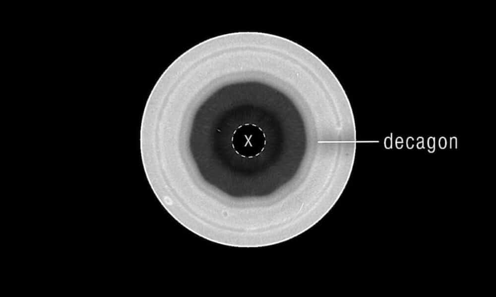 Telescópio Hubble detecta decágono inédito em formação no polo sul de Saturno