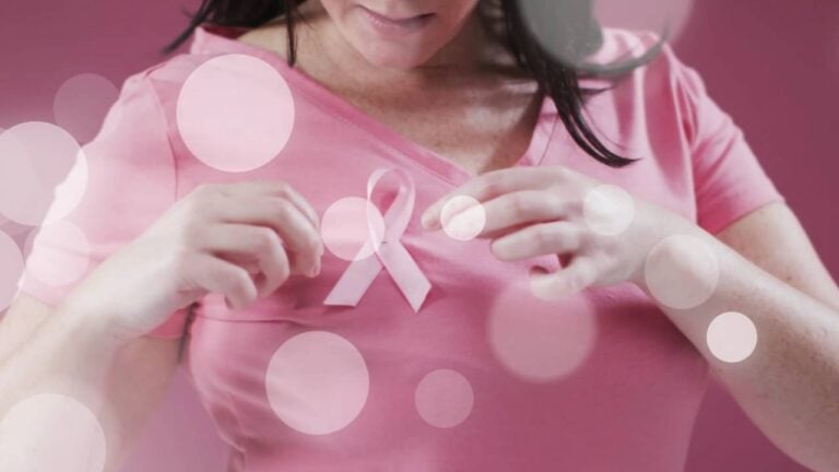Outubro Rosa, campanha de prevenção ao câncer de mama - vectorfusionart / shutterstock.com
