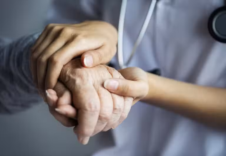 Cuidados paliativos e acolhimento a pacientes com doenças graves: no SUS tem
