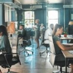 Pessoas trabalhando, escritório, empresários - PeopleImages/ istockphoto.com