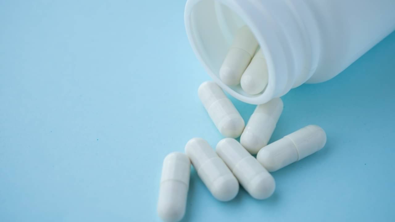 Pílulas de medicamento, cápsula - Kwangmoozaa/ shutterstock.com
