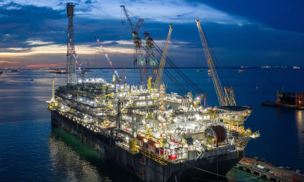 Plataforma P-82 da Petrobras deixa Singapura rumo ao pré-sal