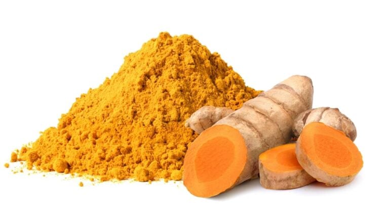 Pó de cúrcuma - Photoongraphy / shutterstock.com
